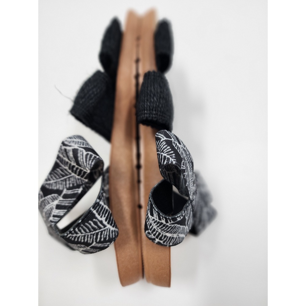 Muk Luks Womens Black White Leaf Print Elastic Strap Flat Sandals Size 8 - Picture 4 of 6